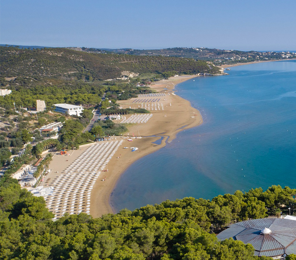 Panorama della spiaggia del Gattarella dall'alto