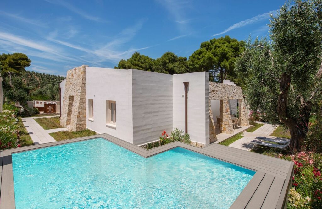 Villa bianca del Gattarella con piscina privata e ulivi
